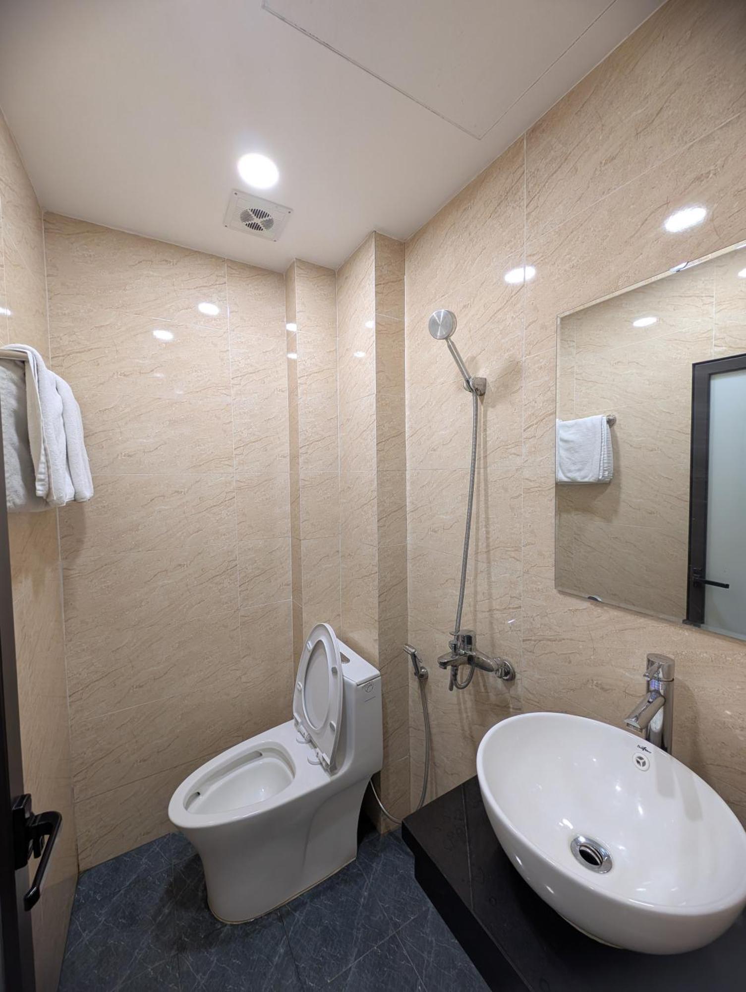 Era Apartment 158 Nguyen Khanh Toan Hanoi Eksteriør billede